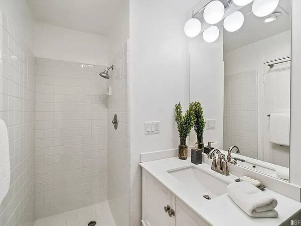 1BR/1BA Apartment · San Francisco photo 5