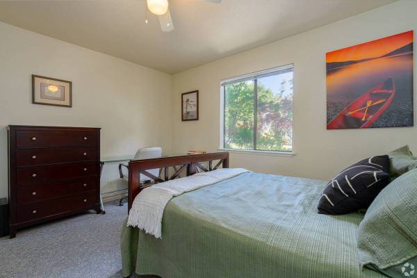 1BR/1BA Apartment · Oakland photo 2
