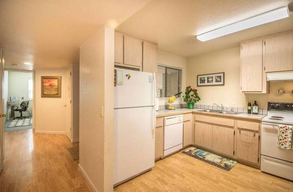 1BR/1BA Apartment · Oakland photo 3
