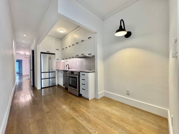 1BR/1BA Apartment · College Point photo 2