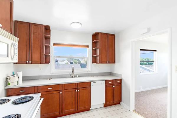 2BR/2BA Apartment · Alameda photo 2