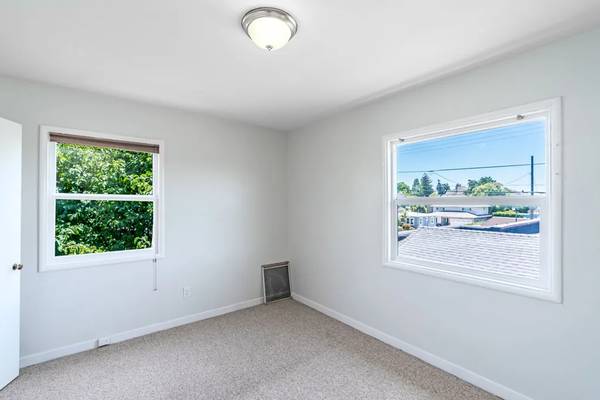 2BR/2BA Apartment · Alameda photo 3