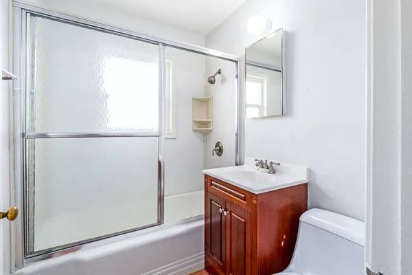 2BR/2BA Apartment · Alameda photo 5