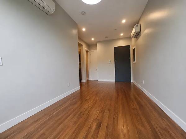1BR/1BA Apartment · Corona photo 3