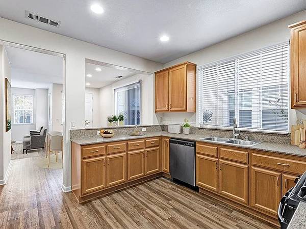 1BR/1BA Apartment · Berkeley photo 2