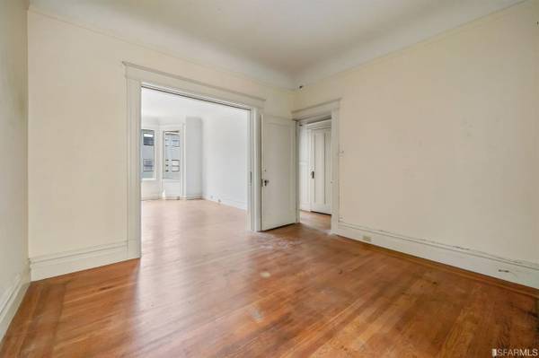 1BR/1BA Single Family House on Leavenworth St · San Francisco photo 2