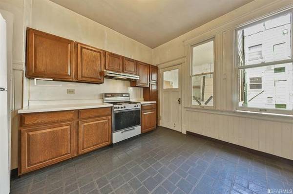 1BR/1BA Single Family House on Leavenworth St · San Francisco photo 4