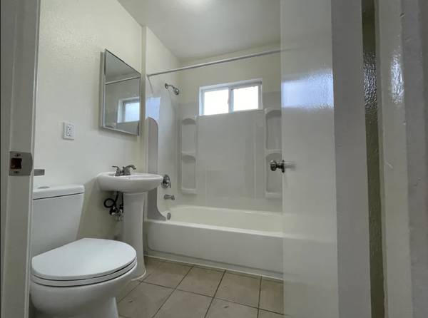 2BR/1BA Apartment on 99th Avenue Ct · Oakland photo 4