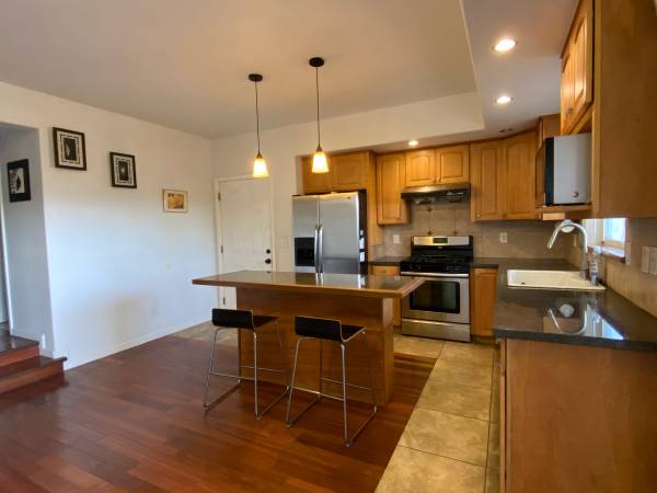 1BR/1BA Duplex · Oakland photo 3