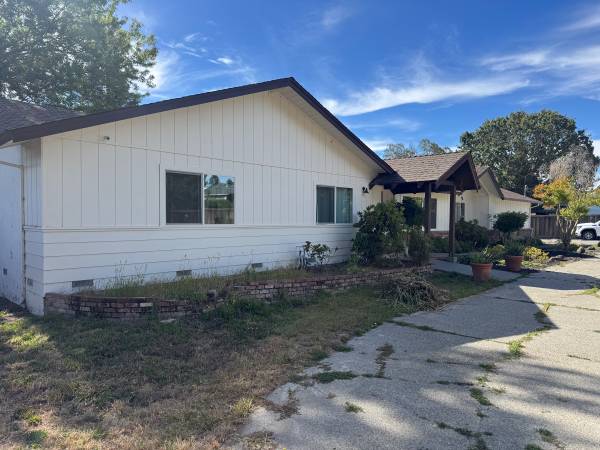 3BR/2BA Single Family House · Santa Rosa photo 2