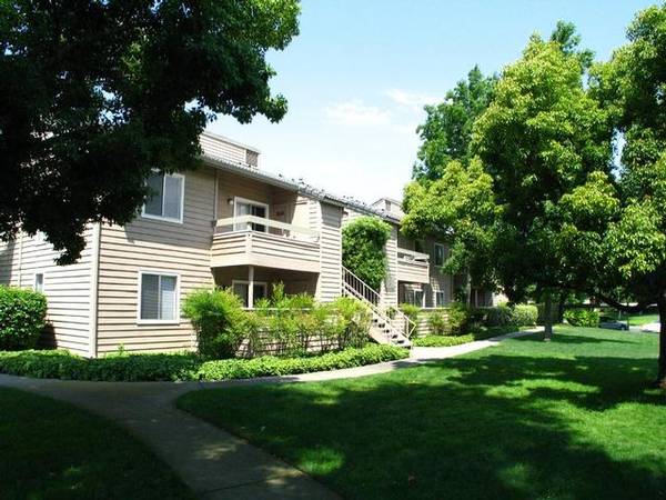 Apartments on Cedar Pointe Loop · Dublin photo 2