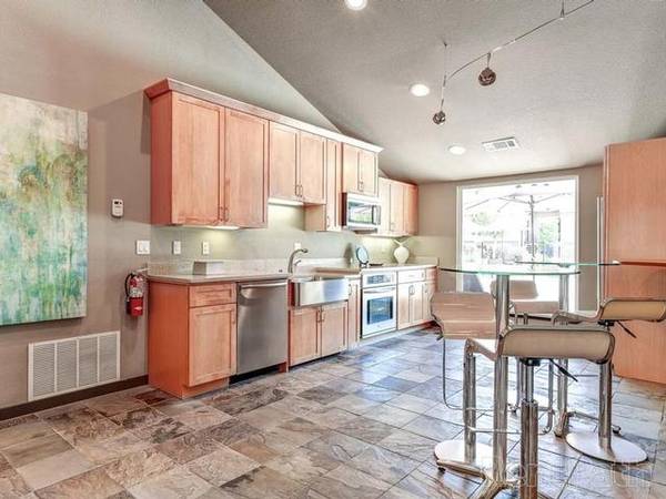 Apartments on Cedar Pointe Loop · Dublin photo 5