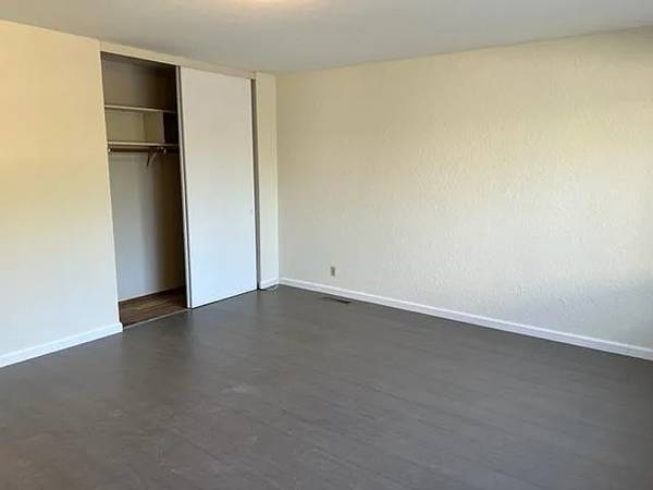 4BR/3BA Townhouse on College Ave · Stanford photo 2