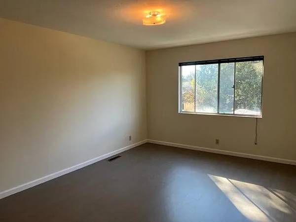 4BR/3BA Townhouse on College Ave · Stanford photo 4