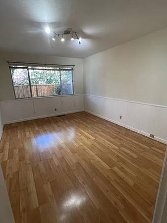 4BR/3BA Townhouse on College Ave · Stanford photo 5