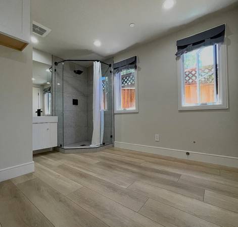 1BR/1BA Single Family House · Palo Alto photo 4
