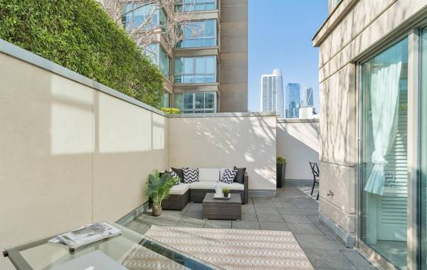 1BR/2BA Condo · San Francisco photo 3