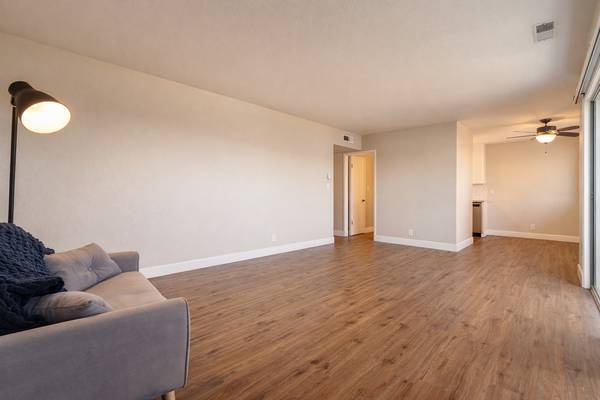 Beautifully Renovated Hayward Home W/ Spacious Yard &amp; Laundry photo 4