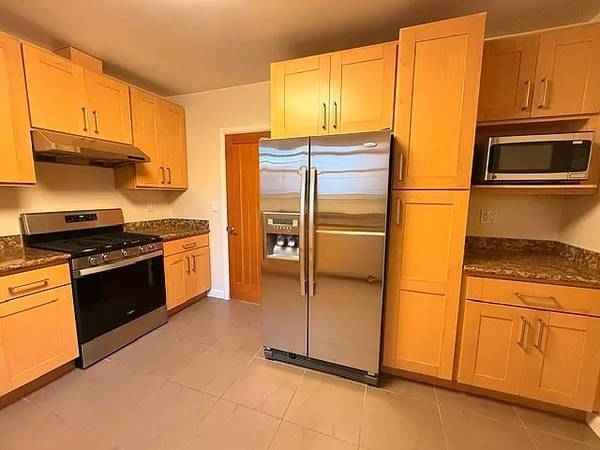 2BR/1BA Single Family House on Burlingame Ave · Capitola photo 3