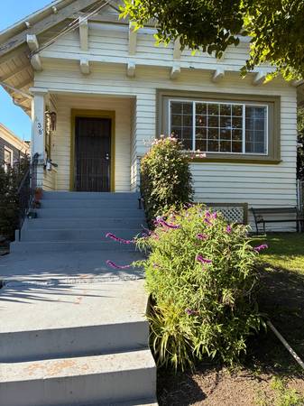 3BR/2BA Single Family House on 61st Street · Oakland photo 2
