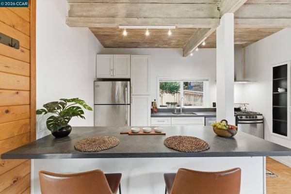 1BR/2BA Apartment · Berkeley photo 2