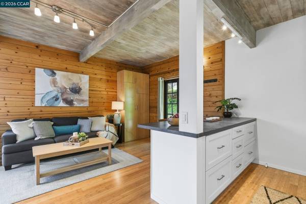 1BR/2BA Apartment · Berkeley photo 5
