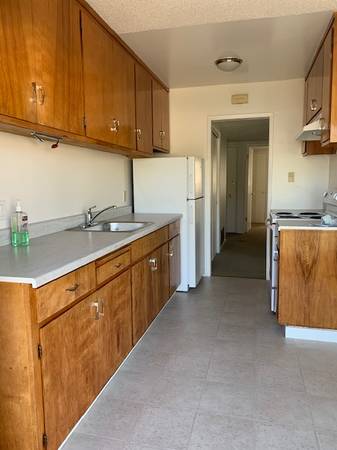 2BR/1BA Apartment · Berkeley photo 2