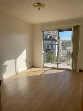 2BR/1BA Apartment · Berkeley photo 5