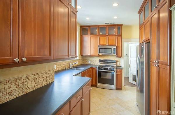 1BR/1BA Apartment on California St · San Francisco photo 4