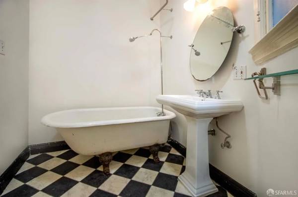 1BR/1BA Apartment on California St · San Francisco photo 5