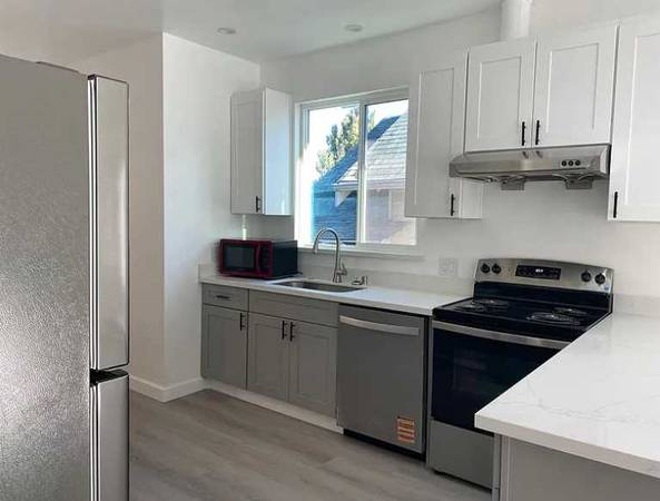 1711 Bridge Ave Oakland, CA 94601 photo 5