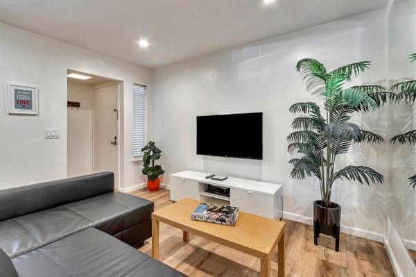 1BR/1BA Condo · Mountain View photo 3