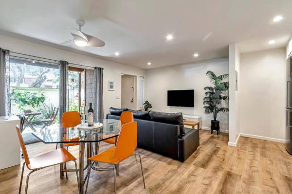 1BR/1BA Condo · Mountain View photo 4