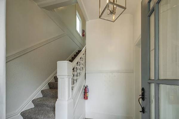 2BR/1BA Apartment · San Francisco photo 2