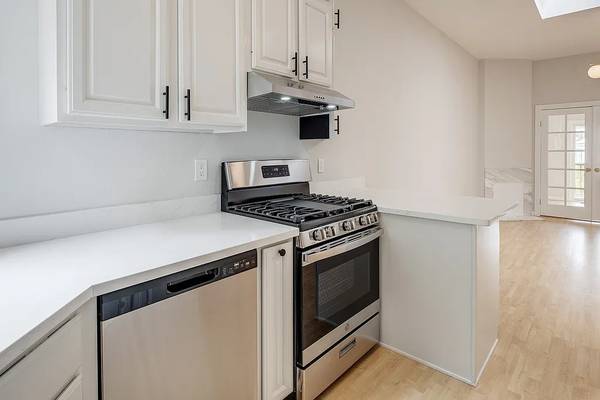 2BR/1BA Apartment · San Francisco photo 4