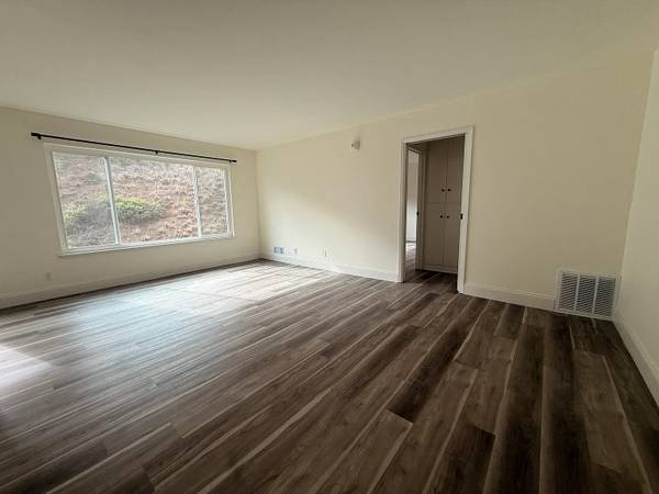 1BR/1BA Single Family House · San Francisco photo 2