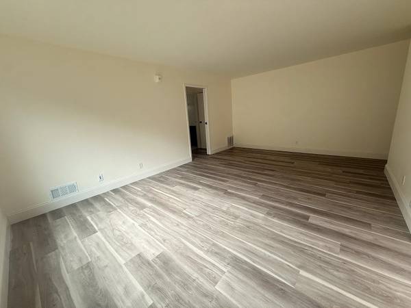 1BR/1BA Single Family House · San Francisco photo 4