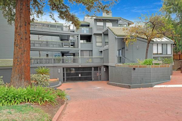 2BR/3BA Condo on San Miguel Dr · Walnut Creek photo 2