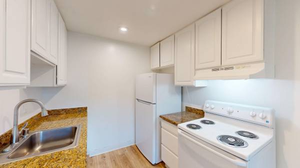 2BR/1BA Single Family House on Happy Ln. - 18( · Boyes Hot Springs photo 2