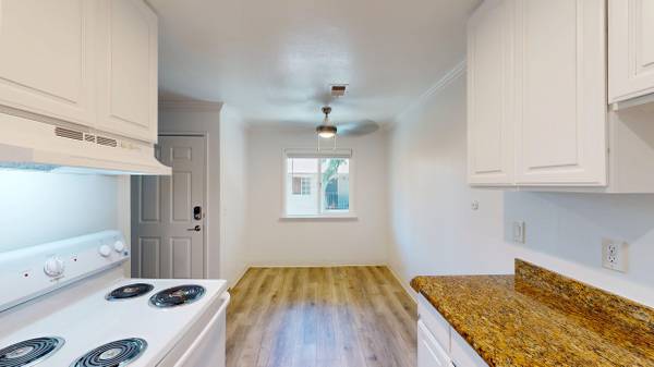 2BR/1BA Single Family House on Happy Ln. - 18( · Boyes Hot Springs photo 3
