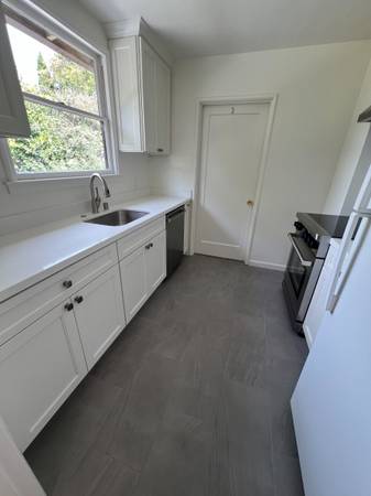 2BR/1BA Single Family House on Richmond St · El Cerrito photo 2