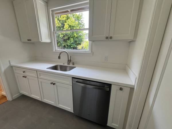 2BR/1BA Single Family House on Richmond St · El Cerrito photo 3