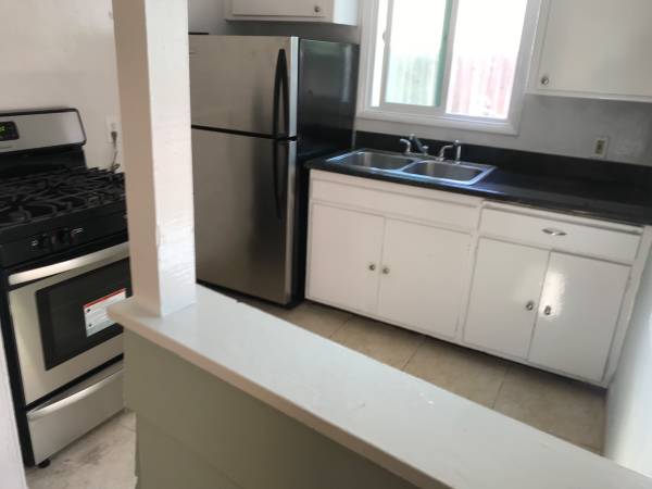 1BR/1BA Other on Dohr · Berkeley photo 4