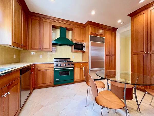 1BR/1BA Single Family House on Washington St · San Francisco photo 2
