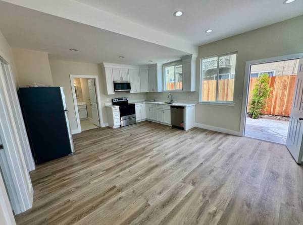 2BR/1BA Single Family House · Oakland photo 3
