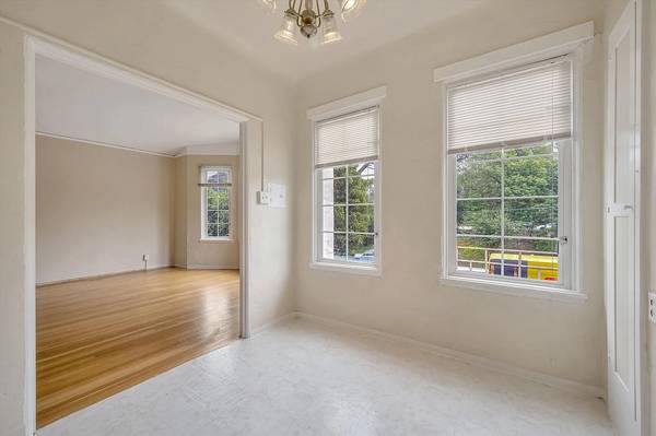 Apartments on Hillegass Avenue · Berkeley photo 3
