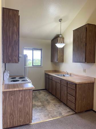 1BR/1BA Apartment on Willow Ave · South San Francisco photo 2