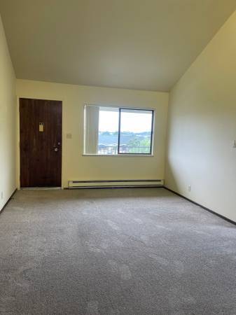 1BR/1BA Apartment on Willow Ave · South San Francisco photo 3