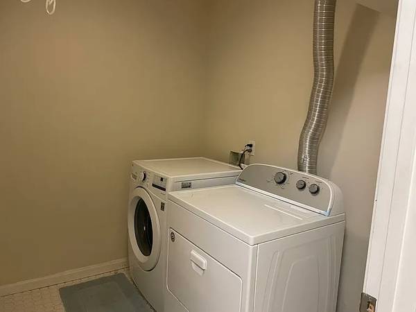 1BR/1BA Single Family House on Greenwich St · San Francisco photo 4