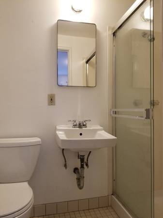 0BR/1BA Apartment · Berkeley photo 3
